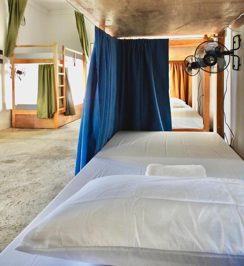 Three Little Birds Surf Hostel General Luna  Exterior foto